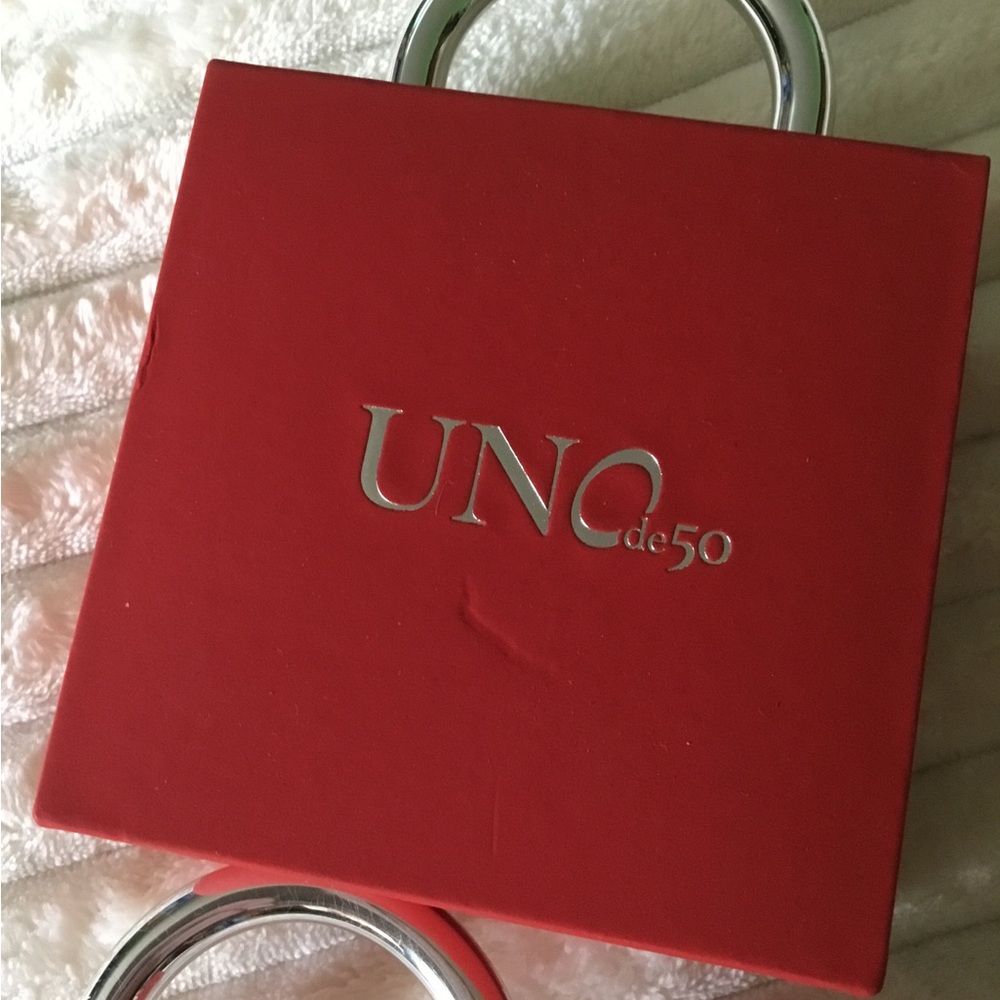 UNOde50 silver bracelet presented beautiful Red jewelry box (FULL INCLUSION COA